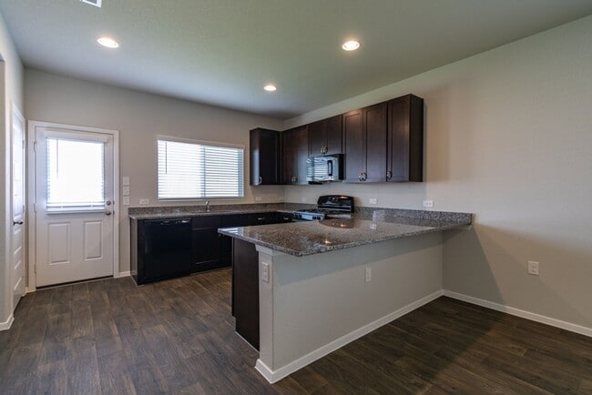 Building Photo - 234 Heritage Ml Trl