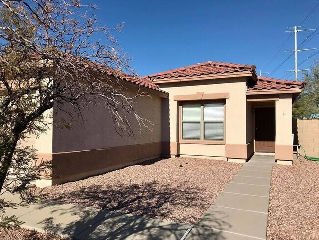 Building Photo - Spacious 3-bedroom plus den in North Phoenix