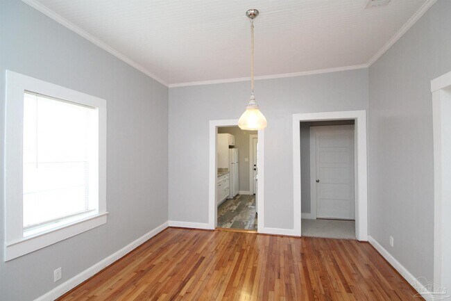 Building Photo - 618 N B St