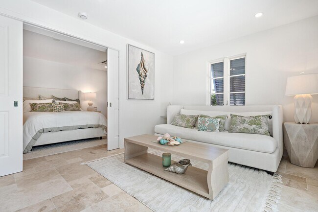 Building Photo - 306 Cordova Rd