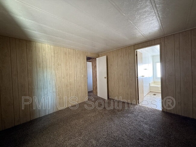 Building Photo - 622 Riverfront Dr