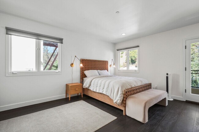 Building Photo - 9842 Portola Dr