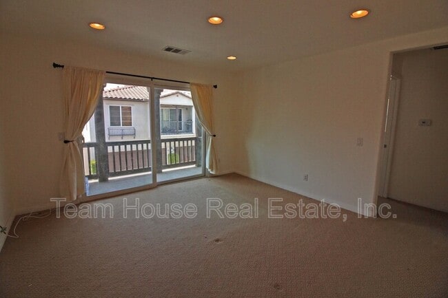 Building Photo - 28440 Mirabelle Ln