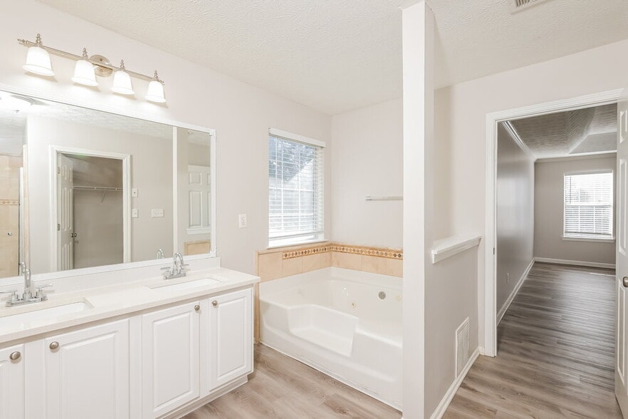 Building Photo - 4053 Rockmill Cove