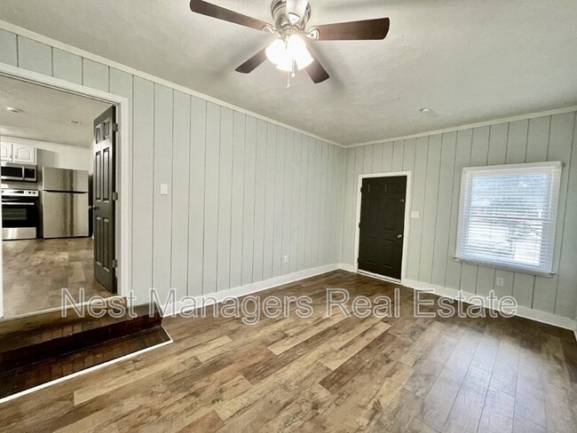 Building Photo - 2816 E Cramer Dr