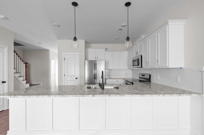 Building Photo - 4400 Laurel Rdg Dr