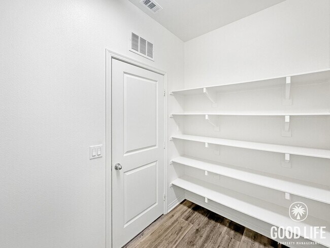 Building Photo - Beautiful 3B/2.5BA Townhouse in Imperial Beach with Loft, Private Patio & 2-Car Garage