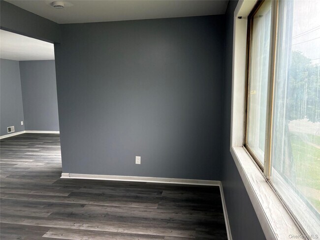 Building Photo - 240 Schutt Rd