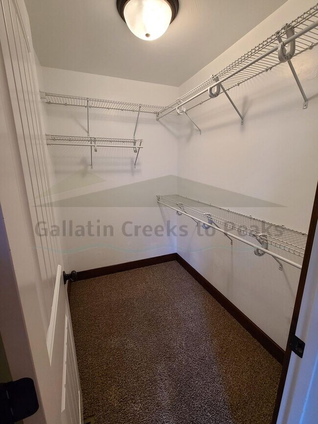 Building Photo - 895 Longbow Ln