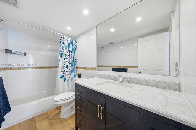 Building Photo - 5401 Collins Ave