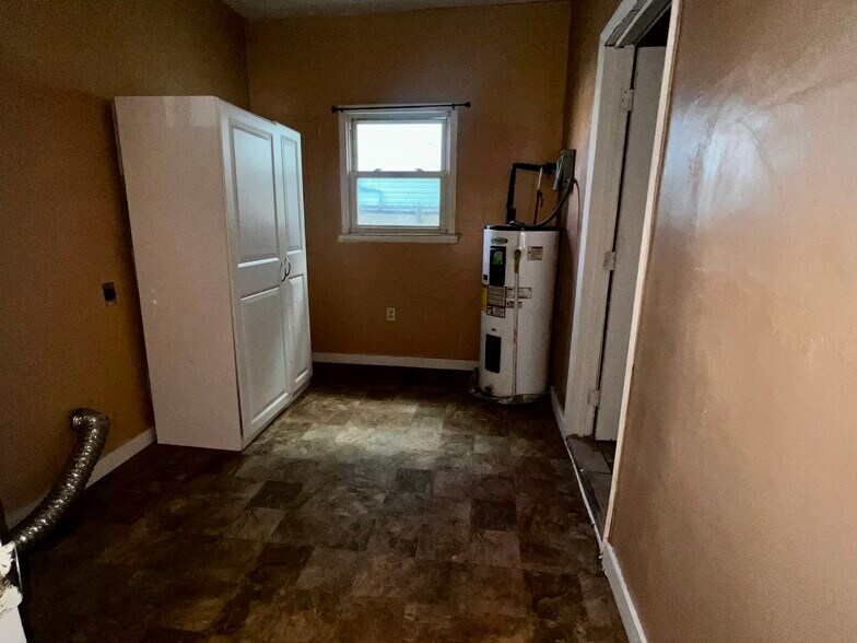 Building Photo - 914 Bullitt Ave SE