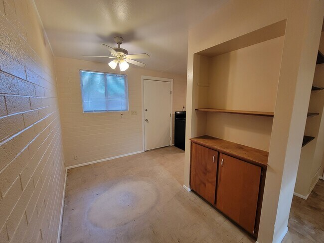 Building Photo - 3423 E Flower St