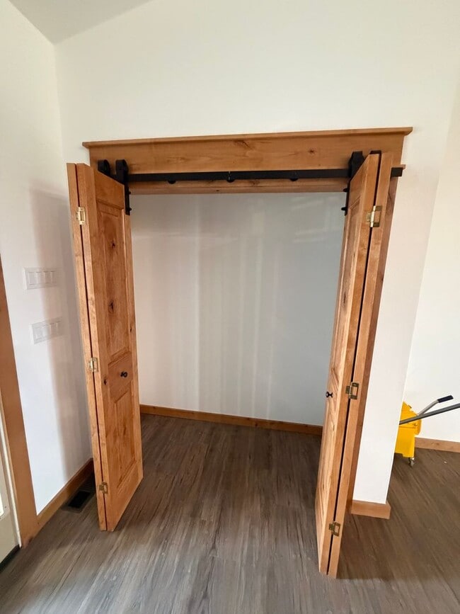 Building Photo - 3 bedroom 2 bath custom home