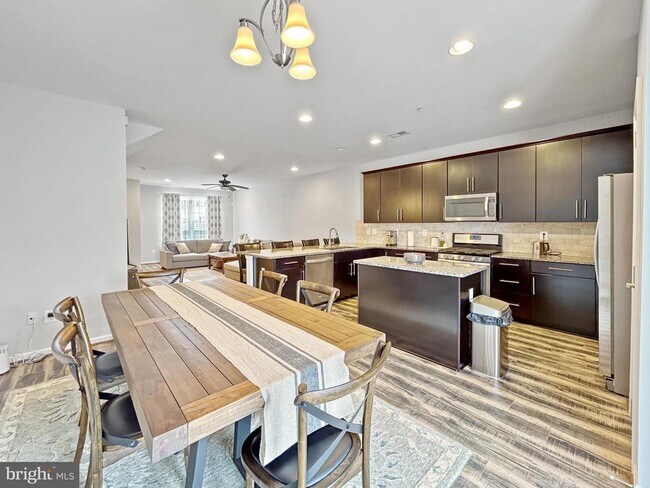 Building Photo - 12745 Longford Glen Dr