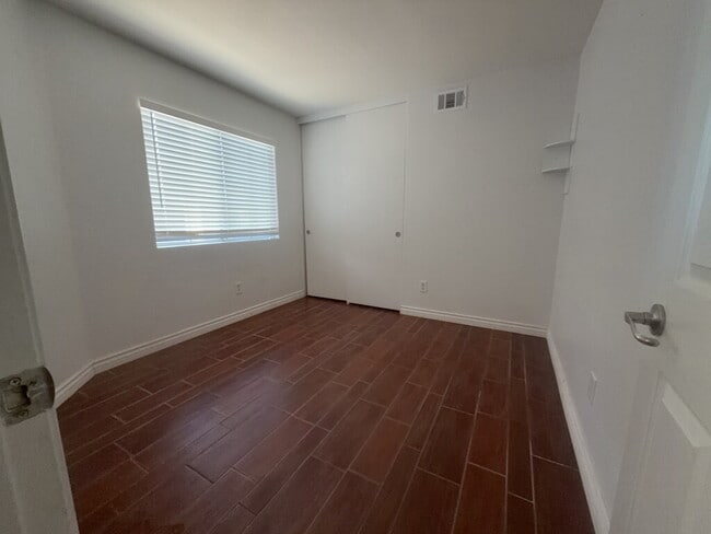 Building Photo - 9586 Shadow Springs Dr