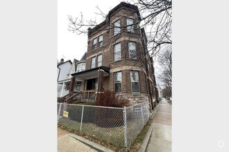 Building Photo - 4032 N Wolcott Ave