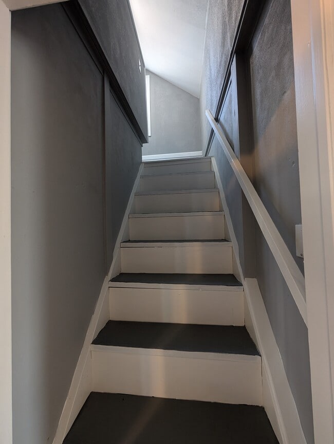 Building Photo - 2077 SW Lane St