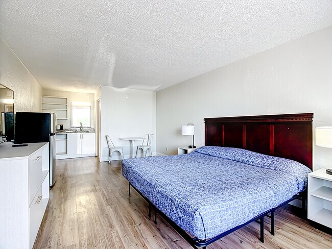 Building Photo - 4645 N Socrum Loop Rd