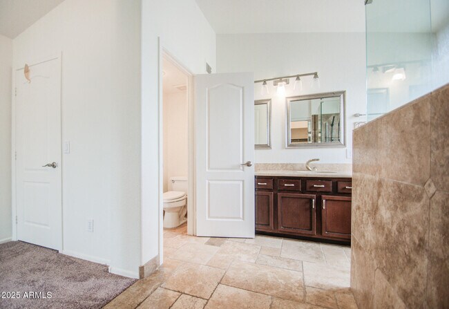 Building Photo - 3938 E San Pedro Ave