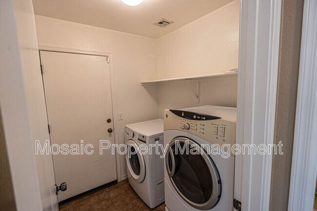 Building Photo - 2035 W Gold Dust Ave