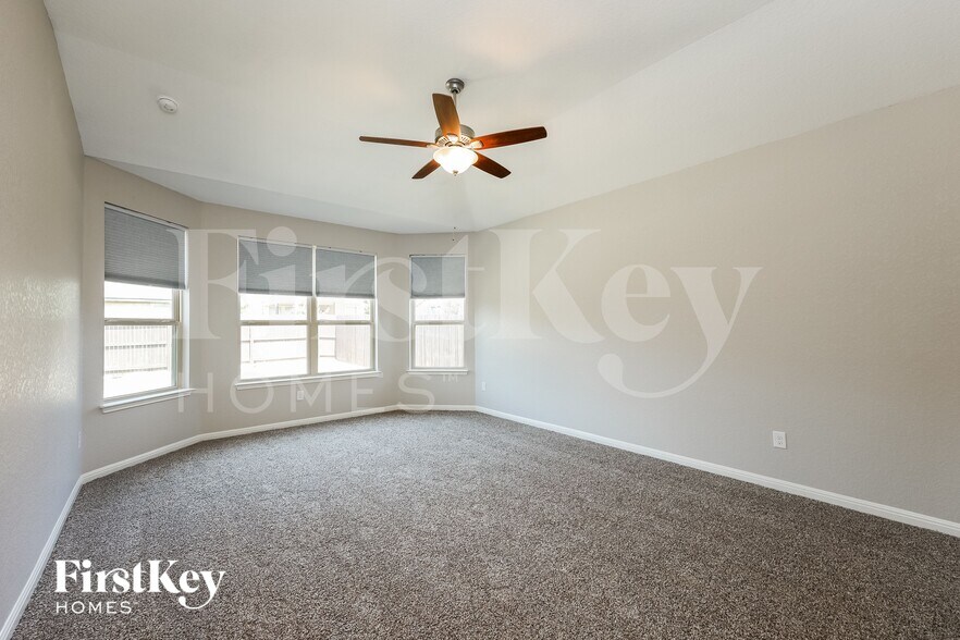 Building Photo - 2207 Tiptop Ln