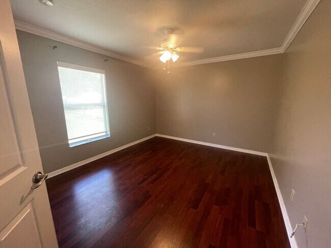 Building Photo - Desirable SW Rainbow Park Neighborhood 3/2...