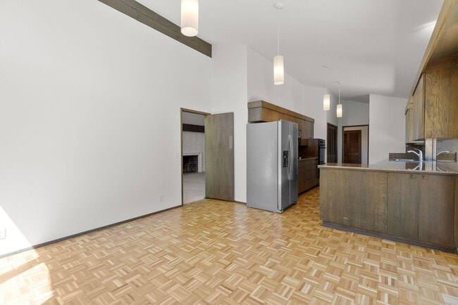 Building Photo - 3 bedroom 2 bath