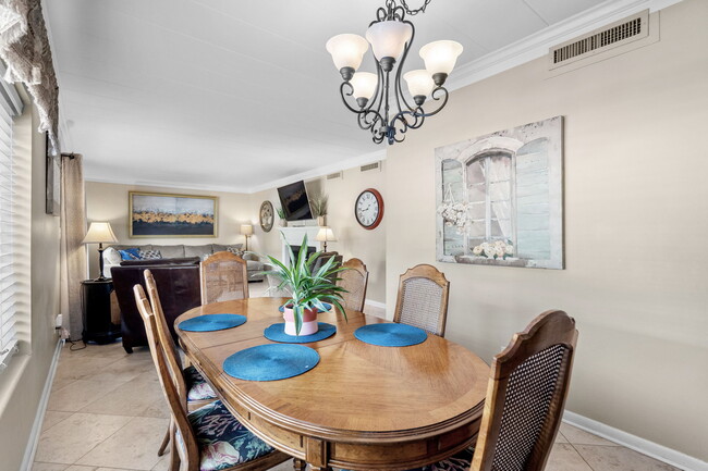 Building Photo - 10100 Lakeshore Dr