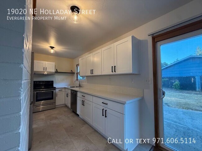 Building Photo - 19020 NE Holladay St