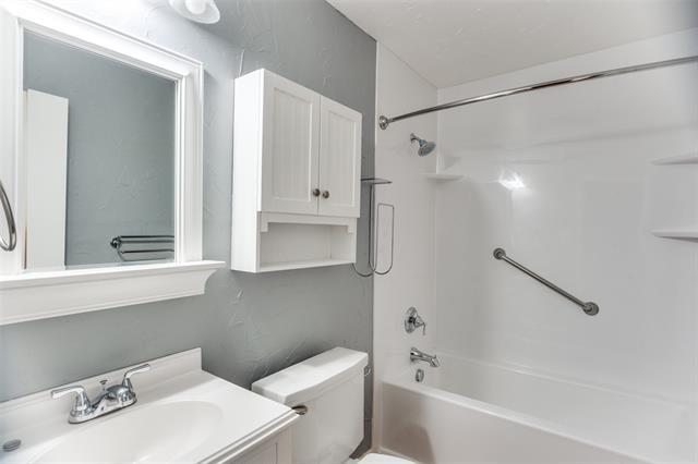 Building Photo - 908 Warfield Way