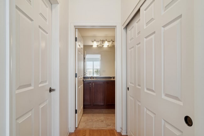 Building Photo - 77 N Quentin Rd