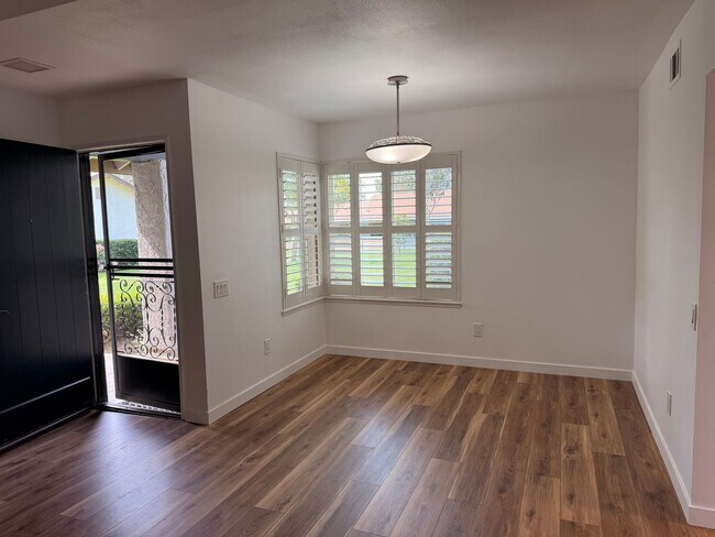 Building Photo - Nice Holmby II model home in Leisure Village 55+ Active Community