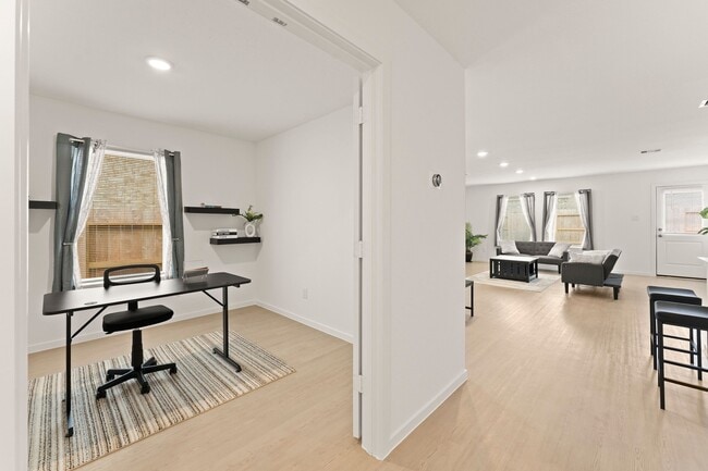 Building Photo - 29022 Rustic Windmill Wy