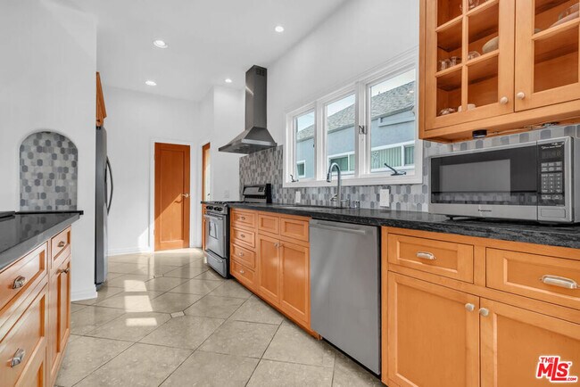 Building Photo - 6131 W 5th St