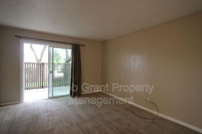 Building Photo - 1440 Vega Cir