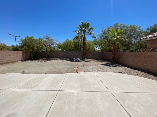 Building Photo - Desert Inn & Hualapai