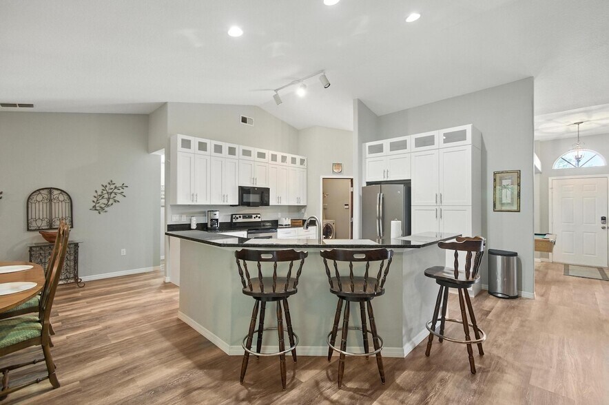 Building Photo - 9 Birch Haven Pl