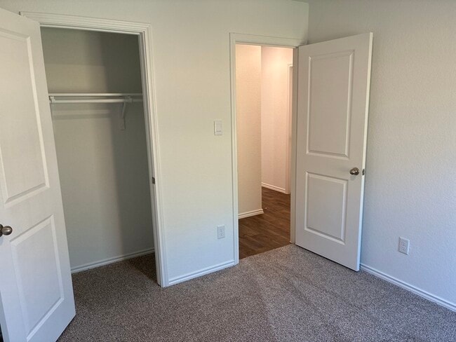 Building Photo - Charming 3BR/2BA Home in San Antonio – Mod...
