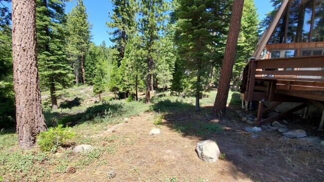 Building Photo - Spacious and Bright Cottage on Quiet Cul-d...