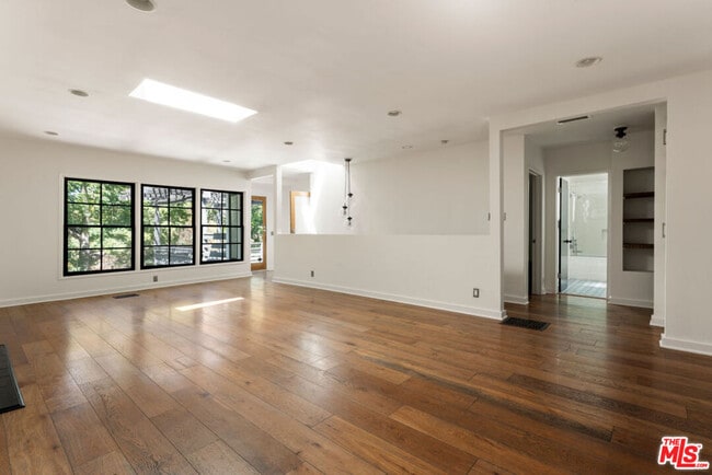 Building Photo - 1530 Elevado St