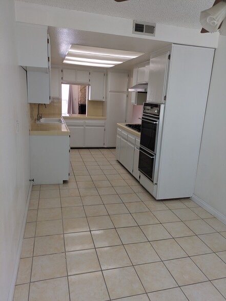 Building Photo - 2105 Mathews Ave