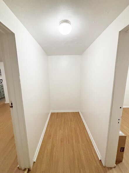 Building Photo - 310 SE Spring St