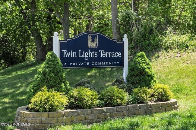 Building Photo - J4 Twinlights Ct