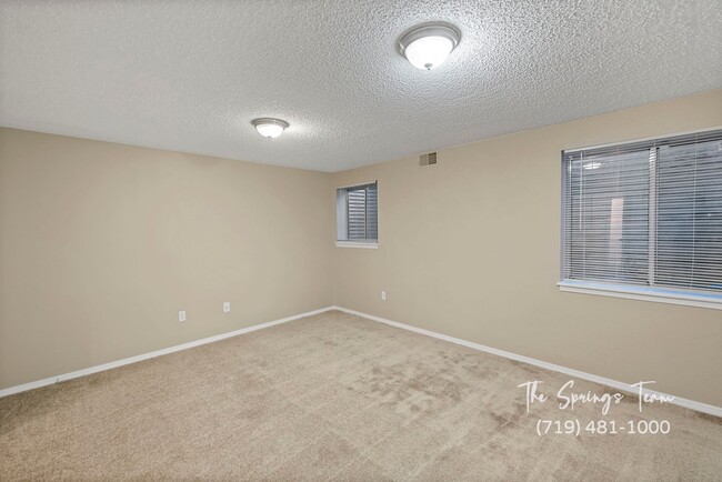 Building Photo - HUNTING MEADOWS 3BD CONDO IN GATED COMMUNITY  - Security Deposit Waiver Available