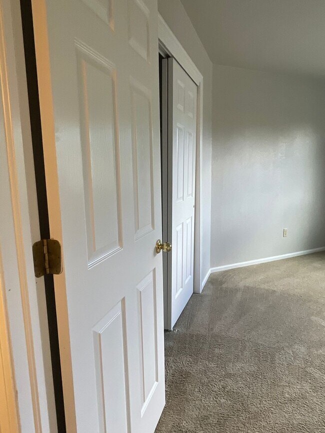 Building Photo - Beautiful Two-Story Home in Cul-de-sac