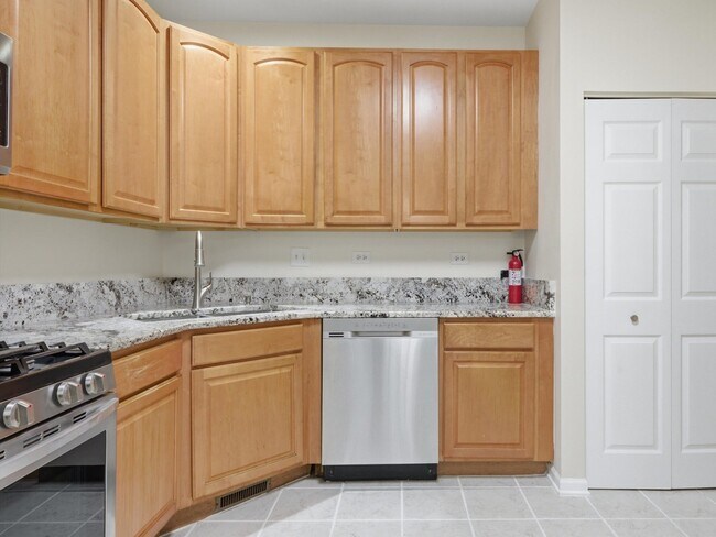 Building Photo - 399 Pine Lake Cir