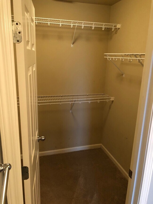Building Photo - 2 Bedroom, 2.5 Bath Townhouse