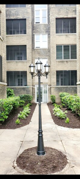 Building Photo - 1611 Hampton Blvd