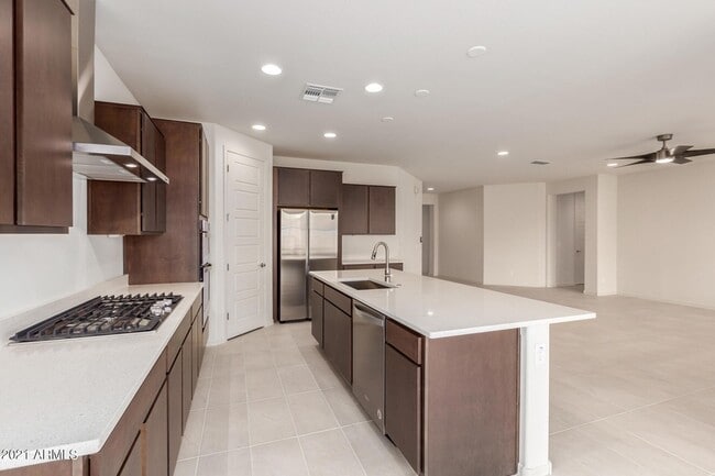 Building Photo - 8757 W Rancho Dr