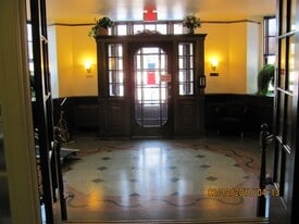 Building Photo - 547 N Park St